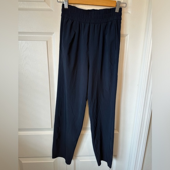 Like New Lululemon Ease Back In High-Rise Pant True Navy Sz.2 - Picture 9 of 9